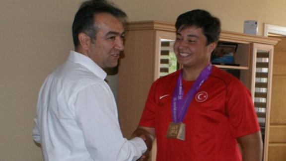   Gençler Dünya Şampiyonası  ında Gelibolu Anadolu Lisesi Öğrencisi Serdar Bortay MARAŞ Dünya 2.´si