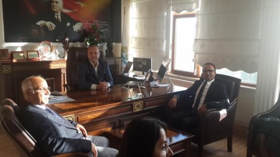 İlçe Milli Eğitim Müdürümüz Murat YILMAZ Evreşe Belediye Başkanı Sayın Ali Kamil SOYUAK´ı Makamında Ziyaret Etti