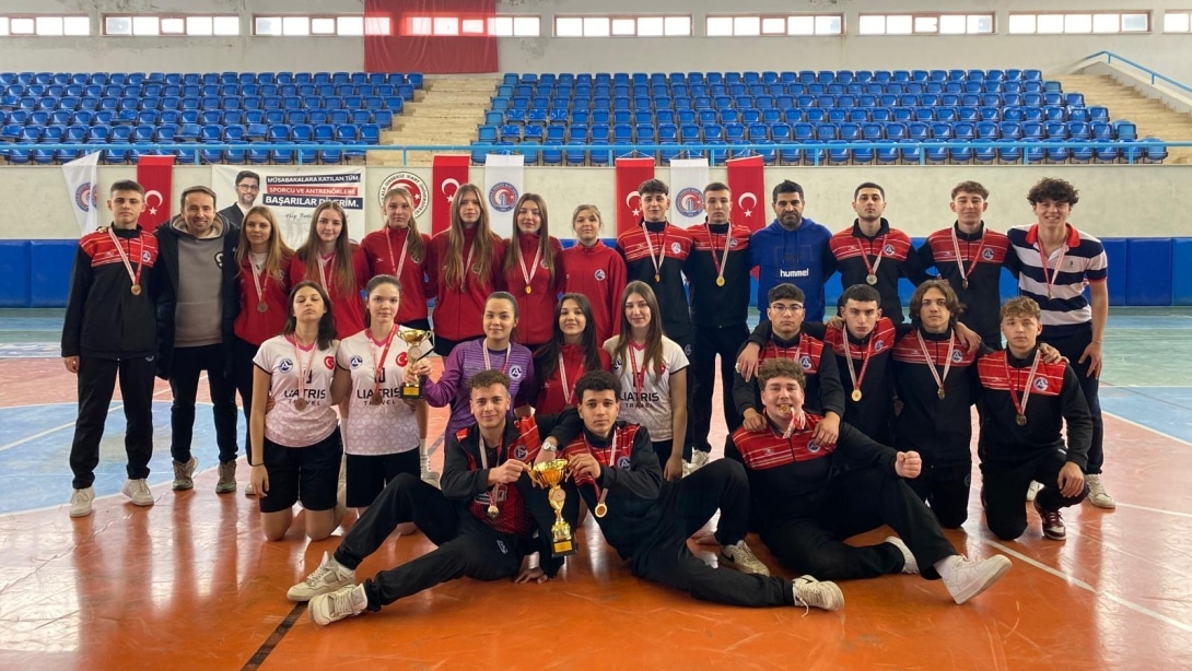 Gençlik ve Spor il Müdürlüğü Okul Sporları kapsamında düzenlenen Genç Erkek Futsal müsabakaları finali 